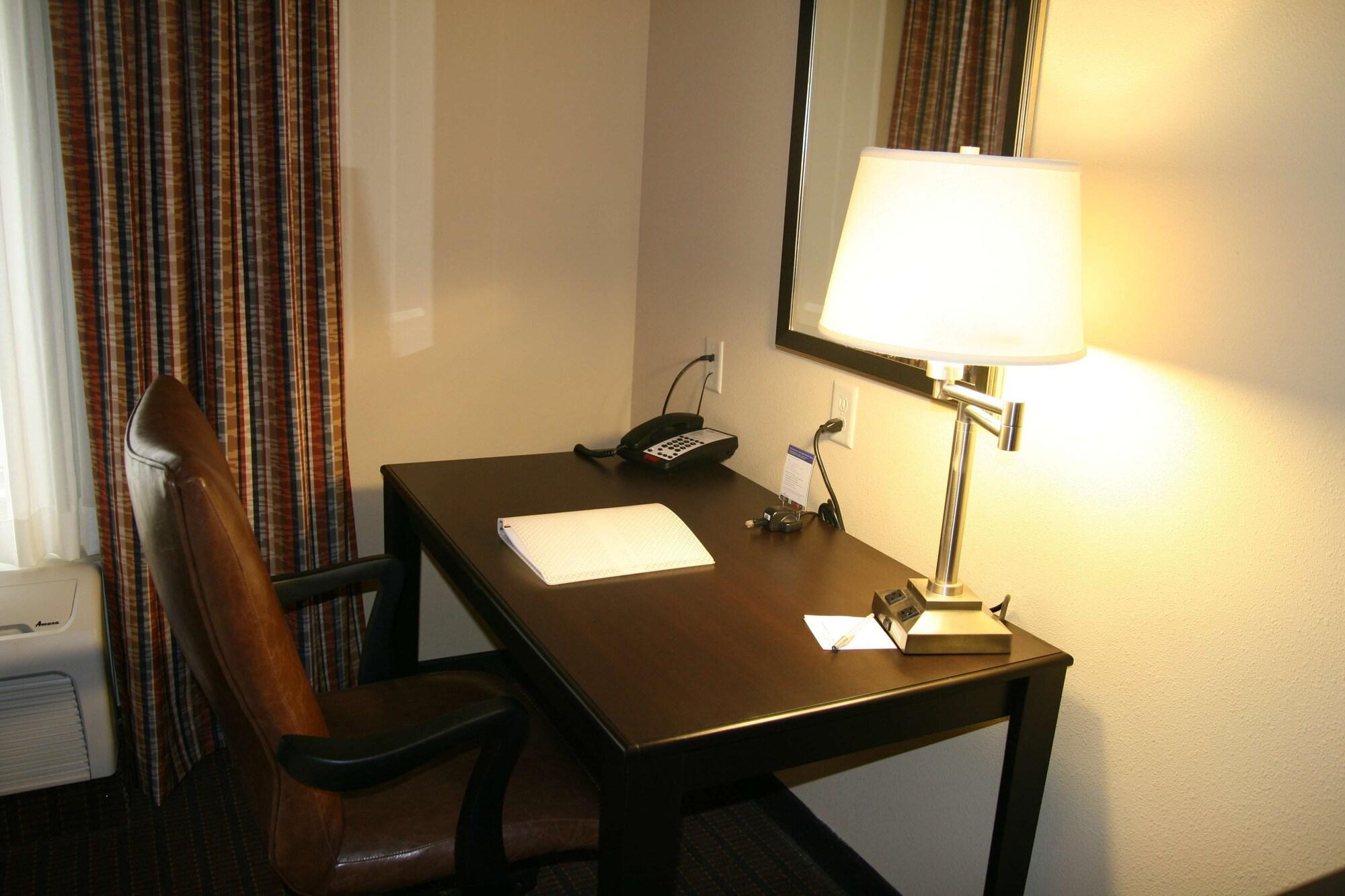 Hampton Inn La Junta Room photo